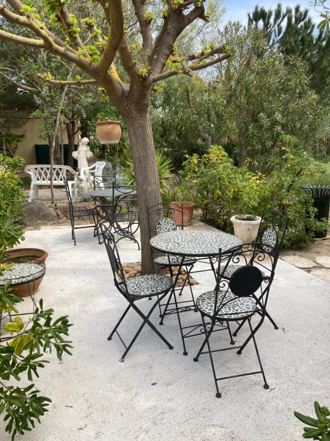 Le Robinson Bed & Breakfast Marseillan  Exterior photo